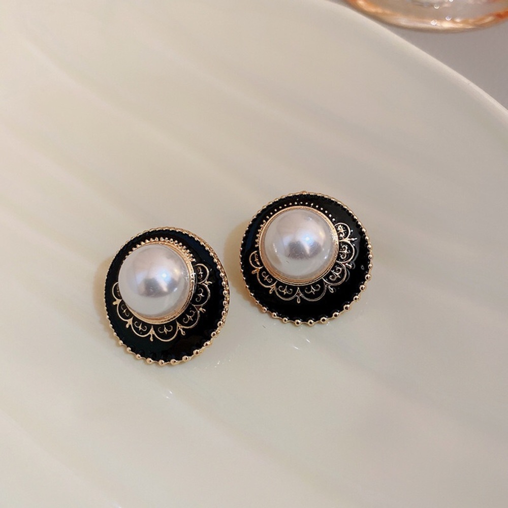 Second-hand earrings, earring accessories